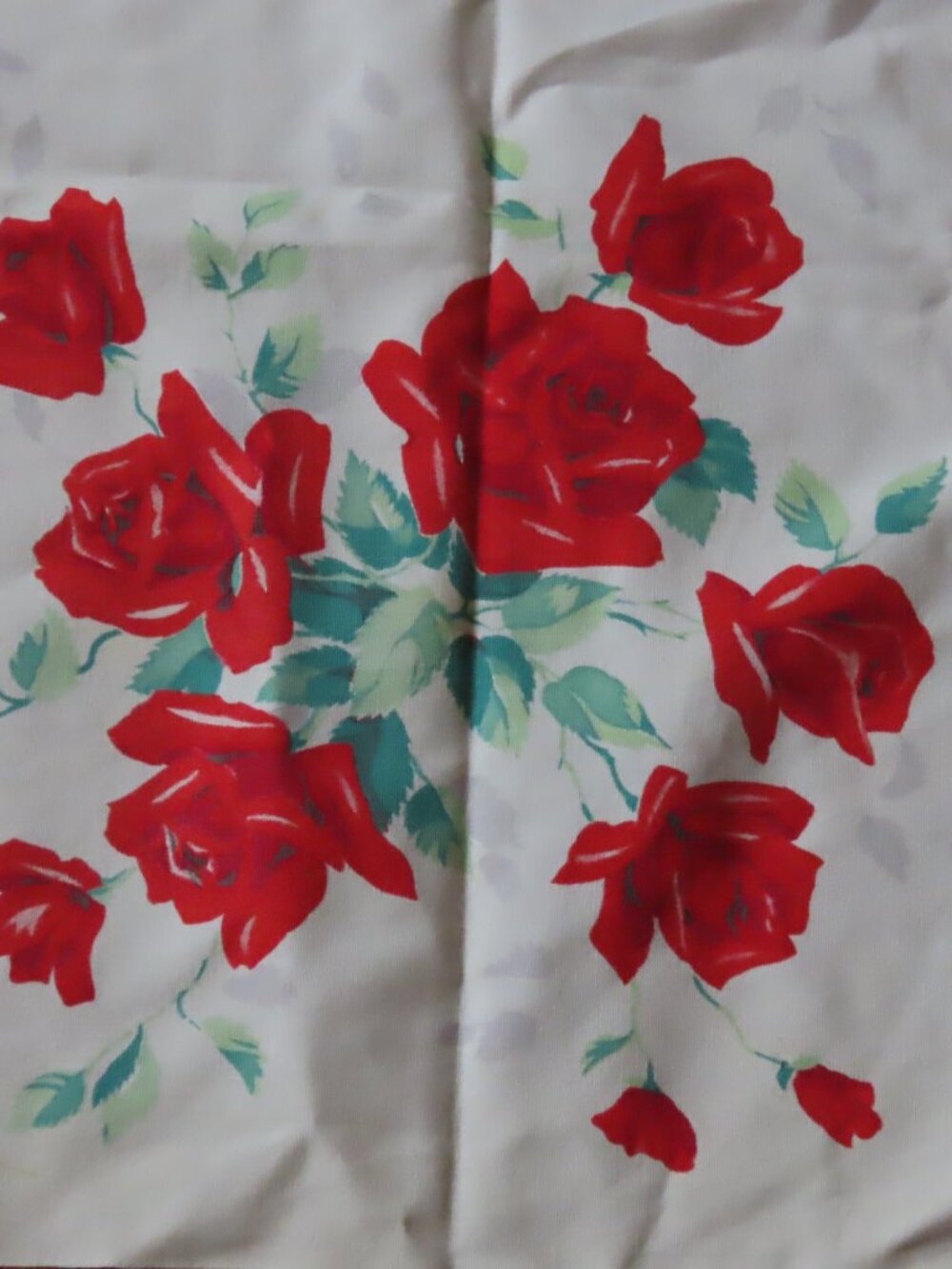 VINTAGE ROSES TABLECLOTH - Picture 2 of 2